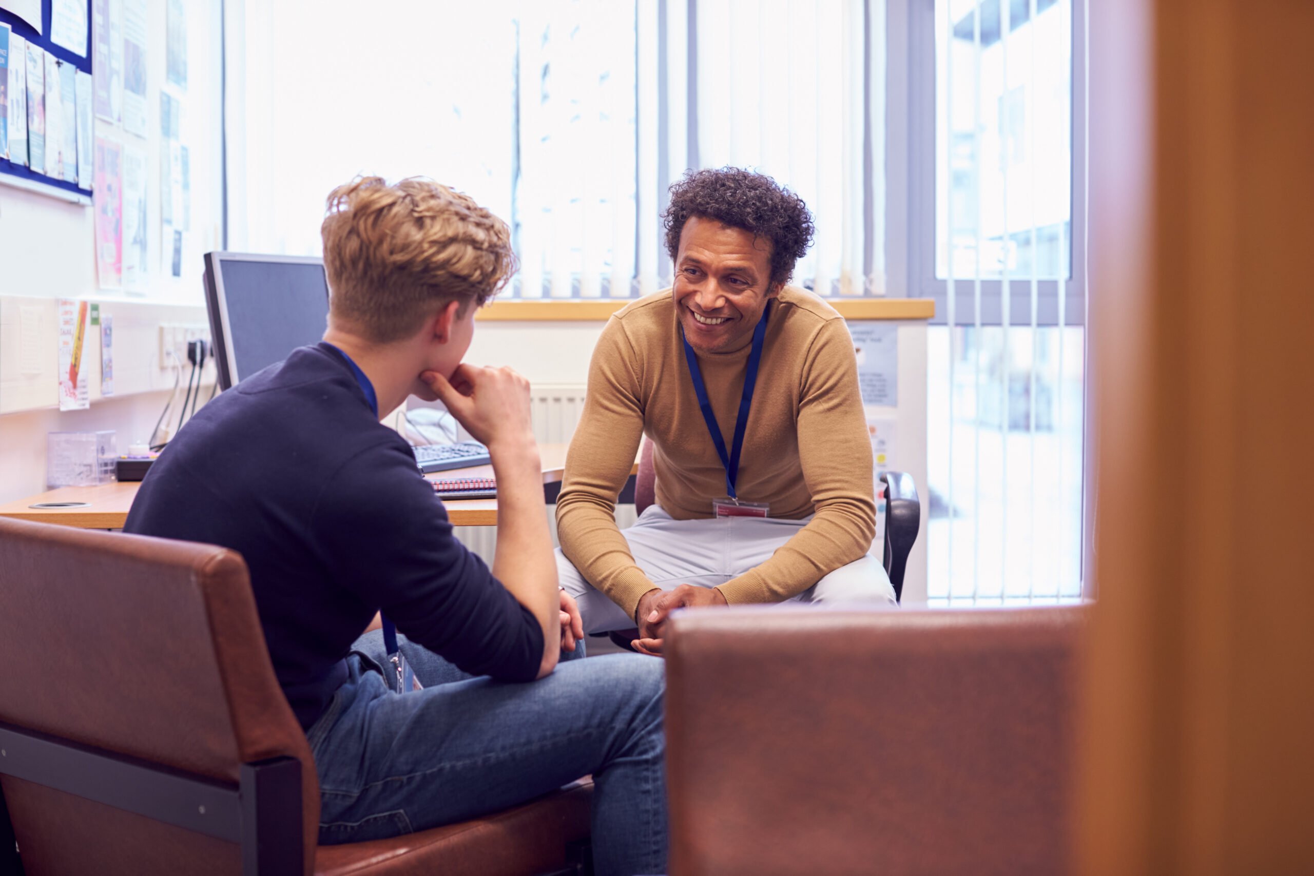 entenda a importância do cuidado com a saúde emocional e do atendimento humanizado nas Instituições de Ensino Superior.