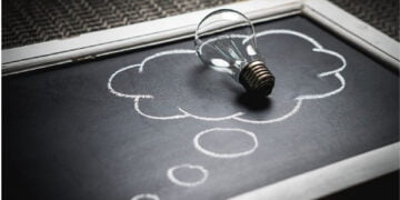 descubra cinco razões que podem motivar a decisão de realizar uma segunda graduação, explorando os benefícios e oportunidades que esse passo pode oferecer na trajetória acadêmica e profissional.