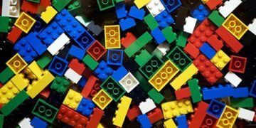 mergulhe no fascinante mundo da tecnologia por trás das peças de Lego, explorando os processos de fabricação, design e inovações que tornam esse brinquedo tão especial.