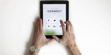 descubra o conceito de Social Selling e como essa abordagem inovadora utiliza as redes sociais para fortalecer estratégias de vendas e relacionamento com clientes.