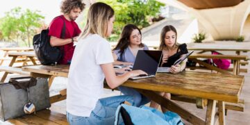 A importância das atividades extracurriculares no desenvolvimento acadêmico